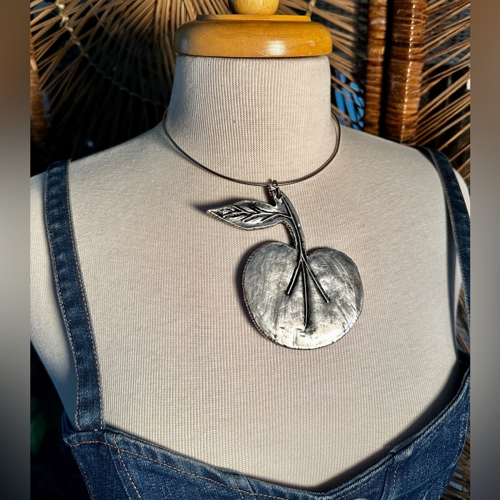Handmade pendant choker